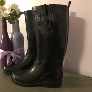 Size 7 black rain boots